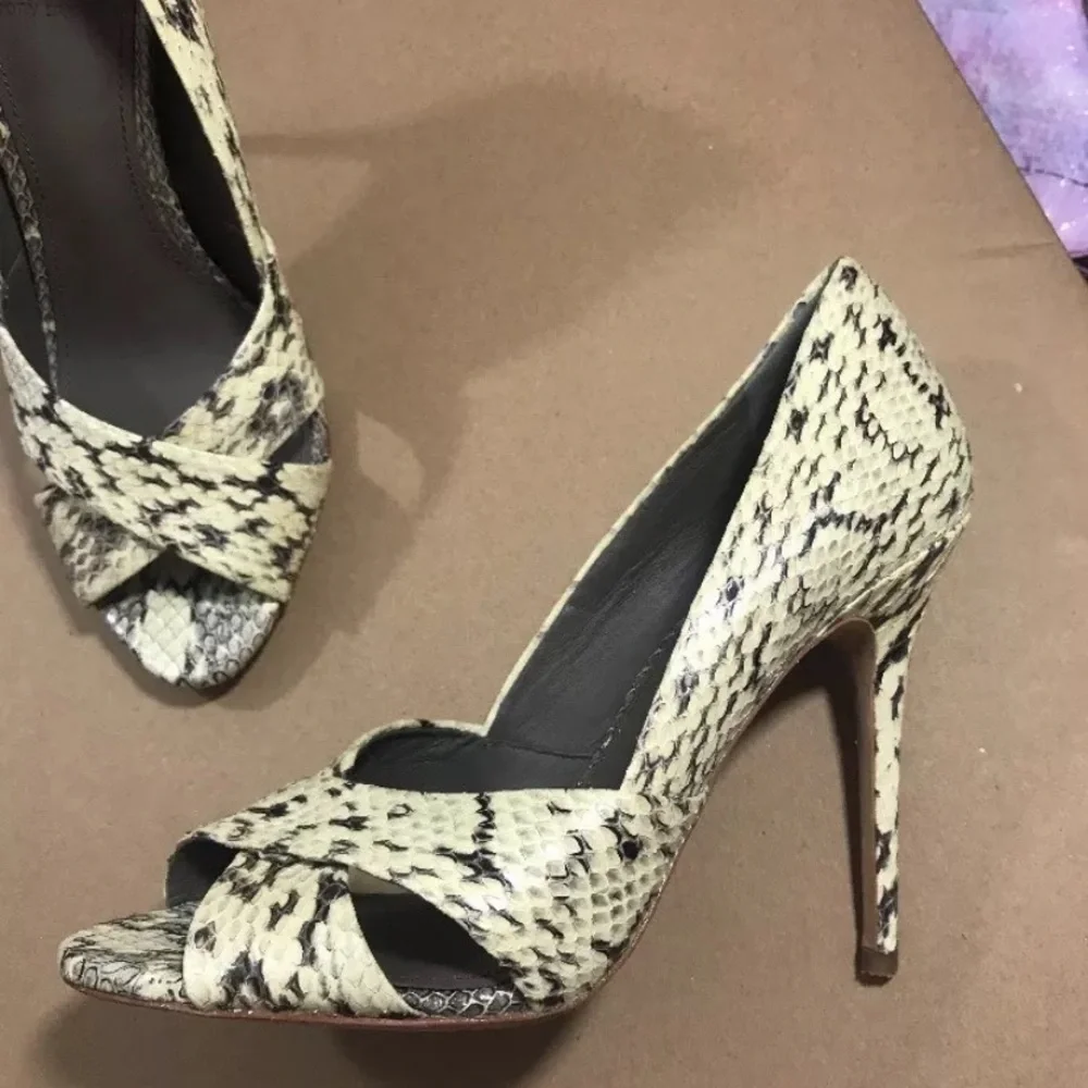 Tory Burch leg lengthening